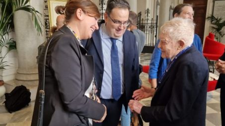 Trentennale della morte di Nicholas. La Garante della salute Stanganelli incontra i genitori La Calabria non ha mai dimenticato l'esempio del piccolo Nicholas e il gesto d'amore dei suoi genitori, che rappresentano il faro guida nella costante ricerca di riscatto della nostra regione e di tutti i calabresi onesti