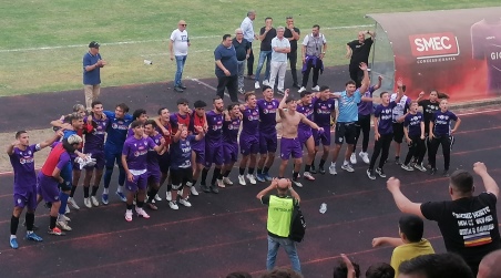 La Gioiese sostenuta da oltre mille tifosi si aggiudica il derby della Piana contro la Palmese Si è disputata ieri la gara calcistica tra la Gioiese e la Palmese. La gara valida per gli ottavi di andata di Coppa Italia Dilettanti si è conclusa con la Vittoria della Gioiese per due a zero