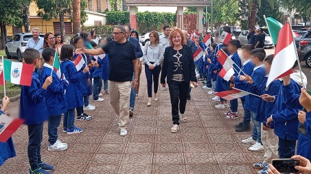 Il Garante Marziale alla “Chitti” di Cittanova, “La scuola è libertà” Rivolgendosi ai docenti, il Garante ha detto: "Voi meritate rispetto, perché ogni giorno seguite questi bambini con dedizione ed impegno e siete chiamati a "lasciare il segno"