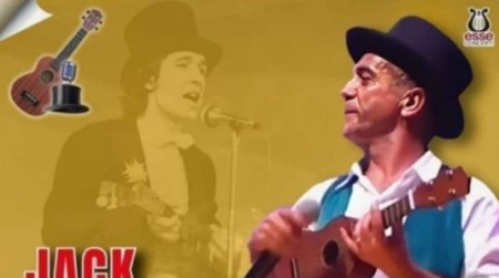 A Taurianova Jack Alviano ha cantato nella sua città in occasione della festa della Madonna della Montagna E Jack non ha deluso le aspettative, anzi ha confermato le sue autentiche doti artistiche, mostrandosi sul palco da sùbito come vero leone da palcoscenico