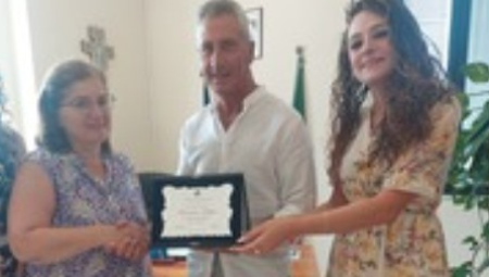 Taurianova, l’Amministrazione comunale saluta la neo pensionata Marianna Belfiore Dopo 41 anni e 7 mesi di lavoro per il municipio taurianovese