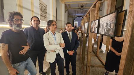 Nella Galleria di Palazzo San Giorgio il “Bizzòlo” celebra l’arte della parola e dell’immagine La festa del giornalismo promossa dal "periodico liberatorio" diretto da Tiziana Barillà e Fabio Itri proporrà fino al prossimo 17 settembre una serie di iniziative culturali inserite nel calendario degli eventi civili delle festività mariane