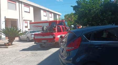 Tanta paura a Taurianova per la caduta di calcinacci da un cornicione. Sul posto i Vigili del fuoco. FOTO L'evento si è verificato nelle case popolari in Via San Giorgio situata nei pressi della strada che porta a Rizziconi