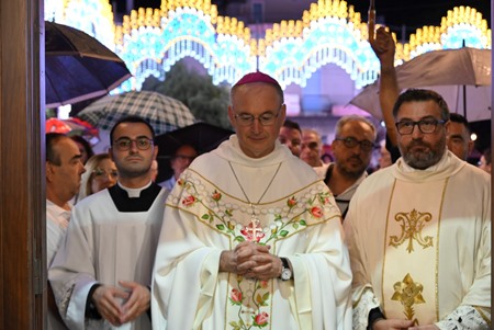 A Taurianova aperto l’anno giubilare in occasione del 130° anniversario dei Miracoli  della Madonna della Montagna Il vescovo mons. Giuseppe Alberti ha presieduto la Solenne Concelebrazione Eucaristica, durante la quale è stato posto sul capo della Madonna lo stellario, benedetto da Papa Francesco, realizzato con la fusione dell'oro e dell'argento offerto dai fedeli