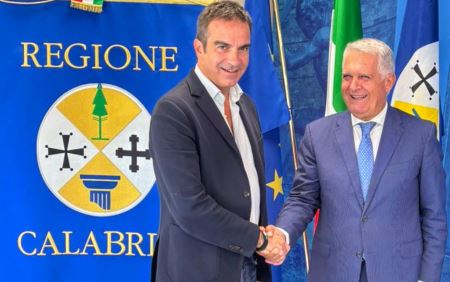 Sin Crotone: Occhiuto incontra Errigo, “tutelare salute pubblica e territorio” L'intento condiviso è quello di liberare definitivamente, ovunque si trovino, la città di Crotone dai rifiuti pericolosi e nocivi per la salute umana e l'ambiente