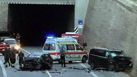 Altro sangue sulle strade in Calabria, nello scontro tra due auto muore un giovane di 22 anni Il giovane, dopo l’impatto, era stato soccorso e trasportato in ospedale in prognosi riservata dove è morto poco dopo