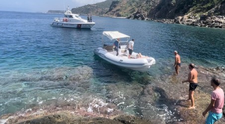 Palmi, bagnante colto da malore a “Rovaglioso”, soccorso dalla Guardia Costiera Dopo aver prestato le prime cure del caso, alle ore 13.00 circa, personale medico del 118 dirigeva verso il nosocomio di Gioia Tauro per l’effettuazione degli ulteriori accertamenti di rito