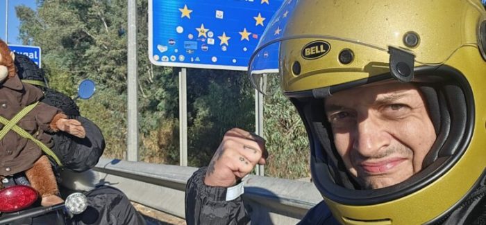 Castrovillari, 90 ore in sella ad una moto per prendersi un aperitivo in Portogallo Ha affrontato centinaia di chilometri sotto la pioggia, rimanendo anche senza benzina di notte in Spagna. Ma tutto ciò non ha certamente fermato Matteo Buonfrate