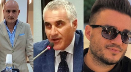 A Taurianova si ritorna in Aula: Cosa faranno i tre “Cavalieri dell’Apocalisse”? Il sindaco Biasi sta affrontando una crisi politica iniziata lo scorso Consiglio Comunale quando tre dei suoi consiglieri lo hanno costretto a ritirare due “variazioni di bilancio” per il dichiarato voto contrario, il 29 ottobre verranno riproposte e… “- 5”