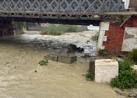 Tragedia sfiorata a Bova Marina nel torrente Sideroni, dove una donna e i suoi due figli sono stati tratti in salvo dalle forze dell’ordine Il Gruppo "Bova Marina progetto futuro", "Amministrazione Zirilli, un susseguirsi di errori"