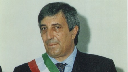 Apertura della Camera Ardente e chiusura degli uffici comunali per commemorare l’ex sindaco Raffaele Manferoce In segno di rispetto per la sua memoria e per tutto ciò che ha fatto per la nostra comunità, è stata disposta, con ordinanza sindacale, l'apertura della Camera Ardente presso il Municipio