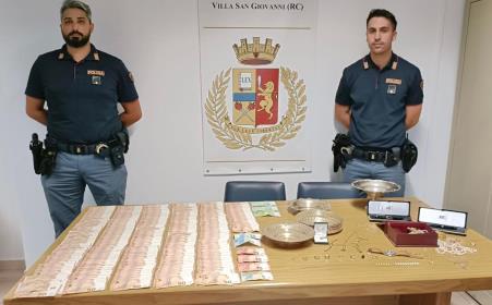 Fermati un napoletano ed una donna cilena per il reato di ricettazione nel Reggino erano in possesso di monili e 13 mila euro in contanti I due, dopo la segnalazione giunta dalla Questura di Messina di una macchina da controllare che poteva trovarsi nel Comune di Villa San Giovanni, sono stati fermati, dopo un breve inseguimento, dalla Volante del Commissariato e sottoposti a perquisizione personale estesa poi al veicolo