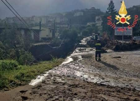 Aggiornamento smottamenti ed alberi sulle strade, nessun volo cancellato Il problema è raggiungere il sedime aeroportuale causa traffico e difficoltà di percorrenza per maltempo