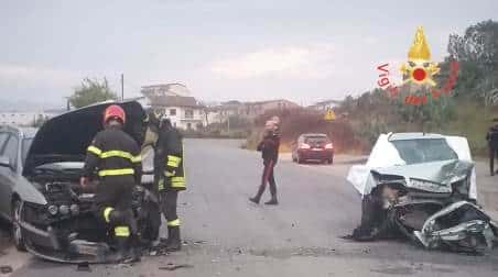 Tragedia sulla strada in Calabria, in uno scontro frontale tra due auto, muore un giovane di 23 anni