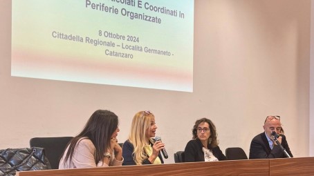 L’assessore Capponi presenta il progetto P.Art.E.C.I.P.O.: “Interventi concreti per rigenerare le periferie calabresi” Un'iniziativa che rappresenta una svolta concreta per le periferie calabresi, con la speranza di migliorare la qualità della vita e creare nuove opportunità per chi vive in contesti di disagio