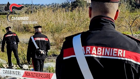 Gravi violazioni ambientali e penali nella Piana di Gioia Tauro. Sequestrato un impianto di autodemolizione All’esterno dell’impianto, l’ispezione ha rivelato un’altra area critica: una discarica abusiva colma di veicoli dismessi e componenti metalliche accumulati senza alcuna autorizzazione