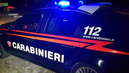 Gioia Tauro, controlli alle attività commerciali in vari Comuni della Piana, diversi i denunciati. I DETTAGLI Tra questi, a Rosarno, è stato denunciato un settantenne che, all’interno di un locale al piano terra di sua proprietà, aveva allestito un locale di pubbliche scommesse senza alcuna licenza