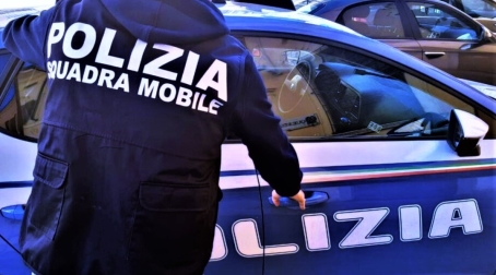 Arrestato un 30enne per reati commessi sia in Calabria che a Perugia Il soggetto, responsabile dei reati di rapina, porto d’armi oggetti atti ad offendere, reati in materia di stupefacenti e resistenza a Pubblico Ufficiale