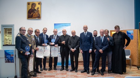 Il Procuratore Di Palma e il Rettore dell’Università Mediterranea Zimbalatti Ricevono Riconoscimenti Prestigiosi in Vaticano Nella solenne cerimonia di apertura istituzionale dell'anno 2024-2025 dell'Istituto Nazionale Azzurro, svoltasi a Roma venerdì 11 ottobre 2024 presso l'Aula Benedetto XVI del Collegio Teutonico