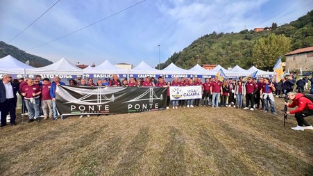 Pontida: La Lega Calabria in prima fila per sostenere Salvini e difendere i confini Il tradizionale raduno della Lega a Pontida ha visto una partecipazione imponente, con la delegazione calabrese guidata dal Commissario On. Rossano Sasso in prima linea