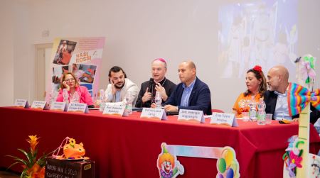 Rosarno, i Nasi Rossi hanno celebrato 10 anni di attività tra clown, scienza e solidarietà Il sorriso: la medicina più efficace