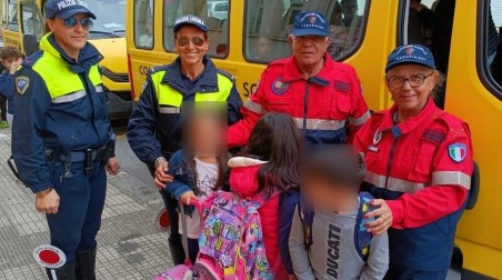 Palmi, scuole più sicure: grazie all’accordo tra l’Amministrazione Comunale e l’Associazione Nazionale Carabinieri Le famiglie stanno manifestando quotidianamente il loro apprezzamento per il servizio svolto e questo ci rende orgogliosi dei traguardi raggiunti