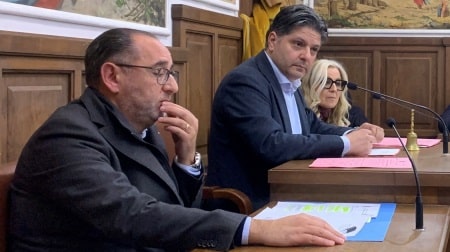 Cittanova, il Consiglio Comunale elegge le Commissioni Consiliari Permanenti Gli strumenti di confronto e proposta sono il sale della democrazia e, proprio per questo, puntiamo sul loro pieno funzionamento come ulteriore occasione per la rinascita complessiva di Cittanova