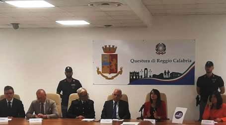 Presentato in Questura il progetto promosso dalla Fondazione Scopelliti contro la violenza di genere denominato “C’è Angela?” Firmato il protocollo d’intesa che coinvolge la Questura, la Confcommercio e la Città Metropolitana 