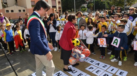 Consegnato il nuovo parco urbano del Rione Marconi Presenti il prefetto Vaccaro ed i vertici delle forze dell'ordine. Il sindaco Giuseppe Falcomatà: «Quest'opera significa rigenerare la speranza. La "squadra Stato" è presente anche se si tratta di costruire la crescita sociale, culturale ed economica della città. Adesso tocca ai giovani, alle famiglie ed agli anziani viverlo nel migliore dei modi»