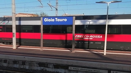 Gioia Tauro, il Comitato InMovimento rinnova la richiesta di fermate ad alta velocità per la stazione di Gioia Tauro: un appello per la mobilità della Piana Mancano pochi giorni al 12 dicembre, data in cui entrerà in vigore il nuovo orario invernale di Trenitalia e Italo