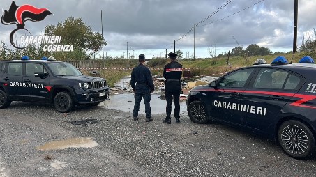 Sequestrate dai Carabinieri diverse aree adibite a discariche abusive in Calabria Sono stati rinvenuti riversati sul terreno materassi, frigoriferi, mobilio, sanitari, batterie di piombo esauste, pneumatici e plastica