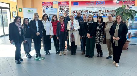 Medaglia di ” Cavaliere Benemerito di Cittadinanza” al Dirigente Scolastico Mariarosaria Russo Per il secondo anno consecutivo il Dirigente Scolastico dell'Istituto d'Istruzione Superiore "R. Piria" di Rosarno e Laureana di Borrello, professoressa Mariarosaria Russo, è stata insignita dell'onorificenza di Cavaliere Benemerito di Cittadinanza