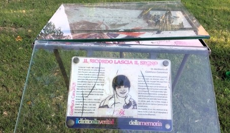 Danneggiata la teca in ricordo di Gianluca Canonico Il sindaco Falcomatà: "Gesto grave che ne infanga la memoria. La teca già riparata, la nostra vicinanza al papà Pietro"