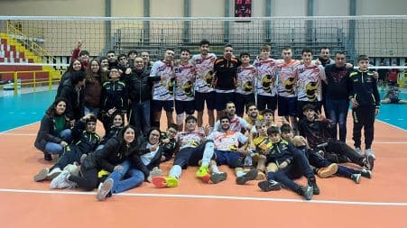 La school volley Taurianova sbanca a Corigliano Spinti dal nostro pubblico che ci ha seguito fino a Corigliano, i nostri ragazzi trovano le forze e le energie per portare a casa anche questa vittoria