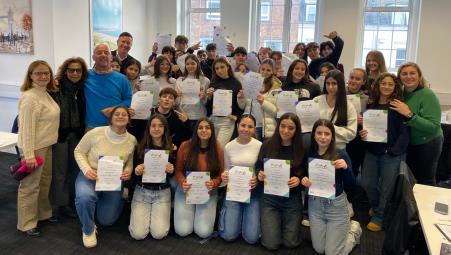 Stage in Inghilterra per gli studenti del “Pizi” di Palmi Lezioni di inglese e splendide visite guidate per 31 studenti dell’Istituto scolastico di Palmi. L’appuntamento, uno dei fiori all’occhiello dell’Offerta Formativa, ha coinvolto nel corso degli anni centinaia di ragazzi e ragazze della Piana