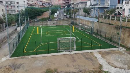 Edilizia Scolastica. Inaugurato all’Istituto Tecnico Industriale di Nicotera un campetto sportivo polivalente Favorire le attività sportive ed i corretti stili di vita nelle scuole rafforzando le infrastrutture, così da combattere l’abbandono scolastico, incentivare l’inclusione sociale e sostenere le attitudini personali degli studenti