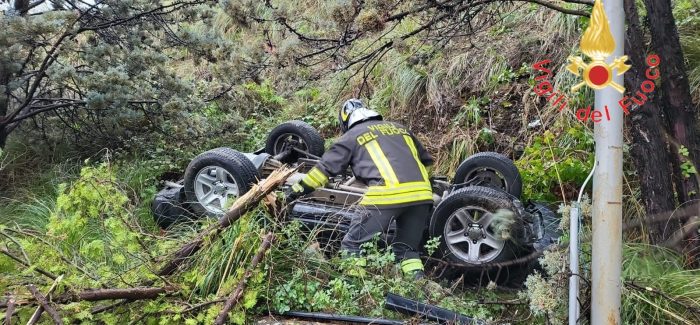 Catanzaro, si ribalta un Suzuki Gran Vitara A bordo della vettura due donne che riportavano ferite lievi e contusioni.