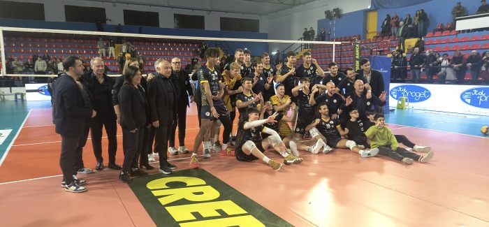 Vittoria pesantissima per la OmiFer Palmi che tra le mura amiche del PalaSurace stende una lanciatissima Porto Viro, 3-1 Il team guidato da Jorge Cannestracci ha impresso sin dalle prime battute un ritmo importante mandando in difficoltà la squadra di coach Moretto che ha faticato non poco a trovare i giusti correttivi