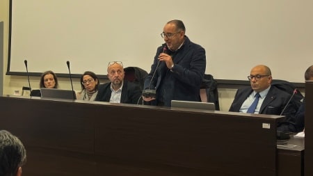 Cittanova, “presentati due punti importanti del programma, ascolto e condivisione del programma con i cittadini” All'iniziativa hanno preso parte, insieme al Primo Cittadino, l'Assessore ai Lavori Pubblici dott. Daniele Sirianni e i componenti del gruppo di lavoro arch. Angelo Chiaro, arch. Maria Grazia Sergi e arch. Elisa Morano