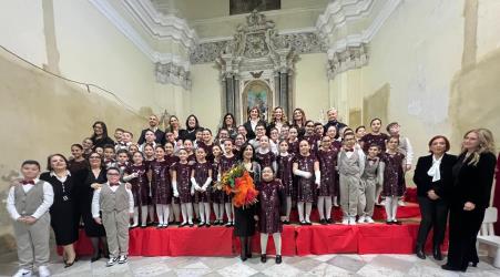 L’Istituto Comprensivo”F.Sofia Alessio-Contestabile-Monteleone-Pascoli” vive l’incanto del Natale Per gli alunni della Scuola Primaria”F. Sofia Alessio”una piacevole occasione di crescita comune