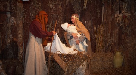 Tutto pronto per la seconda edizione del presepe vivente di Messignadi Sull’onda dell’incredibile successo della prima edizione, l’associazione “Messignadi nel Cuore” e la parrocchia “San Nicola di Mira” sono pronte ad accogliere, con rinnovato entusiasmo, i tanti visitatori che vorranno scoprire questo evento ormai simbolo di rinascita culturale e tradizionale del territorio