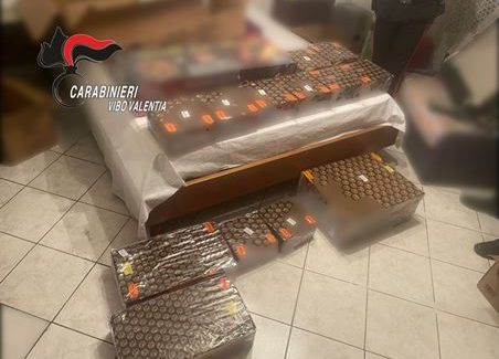 Carabinieri intensificano i controlli sui fuochi pirotecnici in Calabria, sequestrati oltre 150 kg di artifizi pirotecnici Nel corso di due distinte operazioni, i Carabinieri hanno portato a termine importanti sequestri di materiale pirotecnico