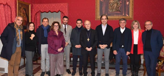 In Curia il tradizionale scambio di auguri del sindaco Falcomatà e della giunta comunale con l’Arcivescovo Monsignor Fortunato Morrone L'incontro non è stato solo un'occasione di scambio di auguri, ma anche un momento di confronto sulle principali tematiche che riguardano la città