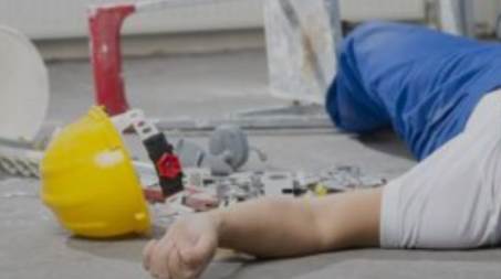 Tragedia in Calabria, muore un operaio dopo la caduta da un’impalcatura. L’uomo è precipitato da un’impalcatura in un’azienda di profilati nell’area industriale della città calabrese