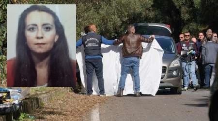 Chi ha ucciso la dottoressa Francesca Romeo? A più di un anno dal terribile omicidio nel Reggino, tutto tace! Qual è il movente? Ma soprattutto chi ha sparato alla dottoressa e se fosse davvero l'obiettivo del killer in un delitto dal metodo tipicamente mafioso?