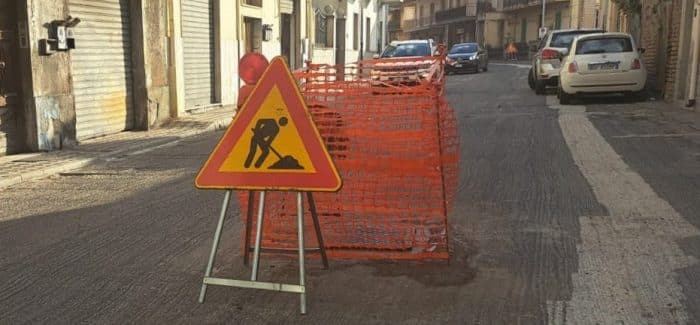 Piano strade a Reggio Calabria, il delegato Barreca: «In corso i lavori di rifacimento dell’asfalto in via Padre Catanoso, nel tratto di fronte alla chiesa, e in via Andiloro» Il delegato alla Manutenzione: «L'Amministrazione comunale continua a impegnarsi per garantire la sicurezza e la qualità delle infrastrutture cittadine, con l'obiettivo di migliorare il decoro e la fruibilità delle strade per tutti i cittadini»