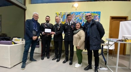 Un incontro fra Carabinieri ed Ens per la prevenzione delle truffe e frode informatiche in Calabria Presso i locali del “Civico Trame”, i carabinieri del Gruppo di Lamezia Terme hanno svolto un incontro informativo a favore dei soci dell’Ente Nazionale per la protezione e l’assistenza dei Sordi (ENS) sul tema delle truffe e delle frodi informatiche