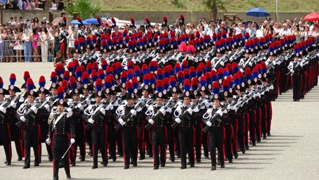 Cerimonia di Giuramento Solenne e di apposizione degli Alamari degli Allievi Carabinieri L’evento rappresenta un momento di grande significato nella vita degli Allievi Carabinieri, che con il Giuramento si impegnano formalmente a servire lo Stato e i cittadini con dedizione, coraggio e senso del dovere