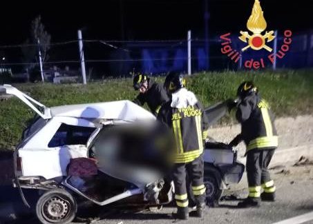 Tragico incidente stradale in Calabria, in uno scontro tra due veicoli muore una persona e c’è anche un ferito grave Sul posto sono intervenute le squadre Anas e delle Forze dell'Ordine per la gestione della viabilità, al fine di consentire il ripristino della normale viabilità nel più breve tempo possibile