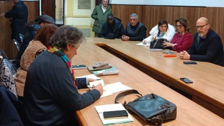 Piazza del Popolo, confronto tra Sul Calabria e Amministrazione comunale per individuare possibili soluzioni alternative Un confronto aperto e schietto tra l'Amministrazione comunale e una delegazione di venditori ambulanti di piazza del Popolo, animato dall'obiettivo comune di individuare percorsi che salvaguardino i diritti dei lavoratori